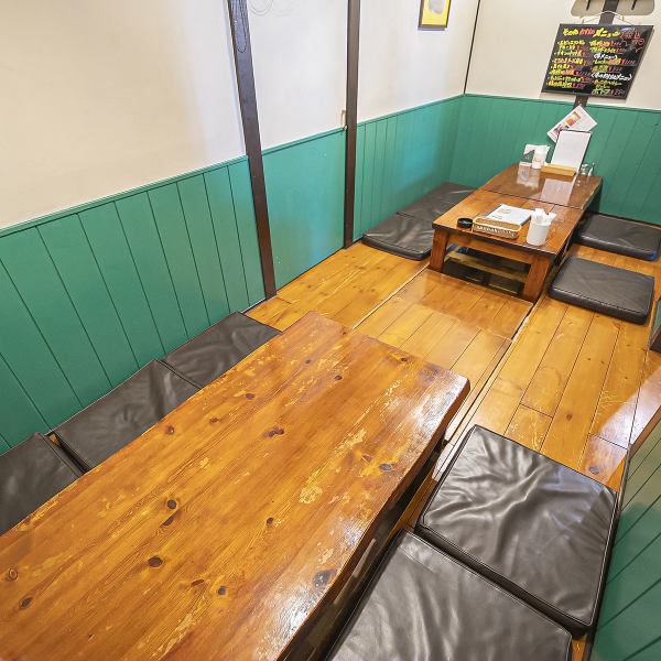 大型宴会も掘りごたつ席を連結することで対応可能！温かみある空間で心地よい時間を演出します◎座りやすさと寛ぎのバランスを考えた設計が特徴で、長時間の宴会でも快適。会社の送別会や仲間の打ち上げなどシーンを問わずご利用いただけます★アクセスも便利な立地で、集まりやすさも魅力のひとつです♪