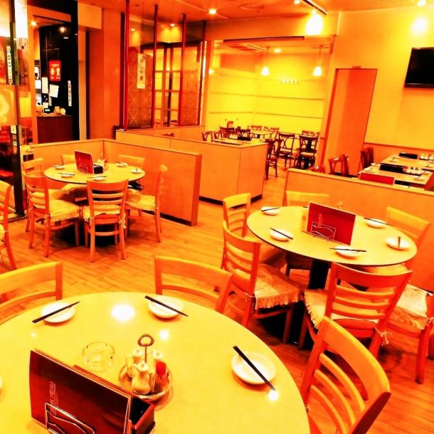 貸切は50名～70名まで対応可能です。最大70名様までの宴会OK!!オーダー式食べ飲み放題と宴会コースどちらもご用意しておりますので用途によってお使い分けください。広々とした店内は大人数でも快適にご利用いただけます♪100種類以上のメニューから選ぶ食べ放題でお好みが分かれる飲み会も安心◎時間延長も対応いたします