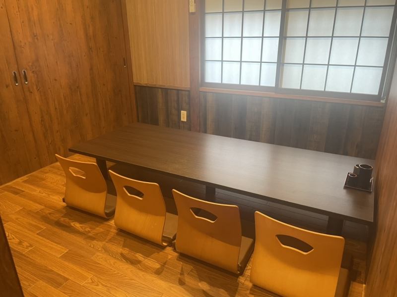 【団体様用☆座敷席】奥にはゆったりできる完全個室の座敷席が◎～20名までOKだから、ご宴会に最適！ご予約はお早めに♪歓迎会・送別会・忘年会・新年会・会社宴会まで年間を通してご利用いただけるお席です！楽しいひと時を是非もじゃでお過ごしください！飲み放題付コースも充実の内容です。
