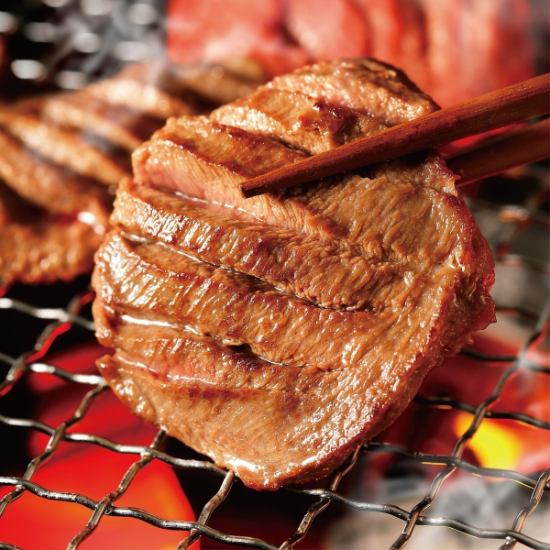 肉一筋の目利きが厳選したお肉を仕入れ、店内でカットしてご提供