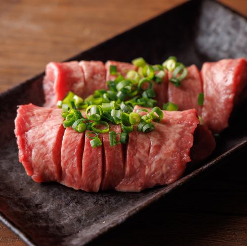 朧と言えばやっぱりこれ★特製!厚切り「生」牛タン