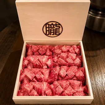 朧と言えばやっぱりこれ★特製!厚切り「生」牛タン
