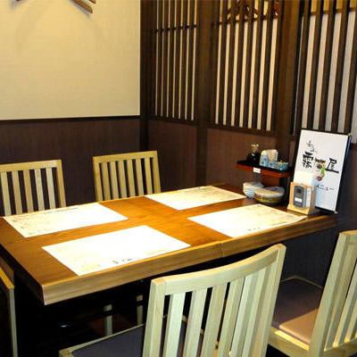 Private room seats that can be used by small groups.Please choose according to the scene and the digging kotatsu table.A private space with a calm atmosphere.It is the best seat for a drinking party with a friend, a girls' party, and a mom party.