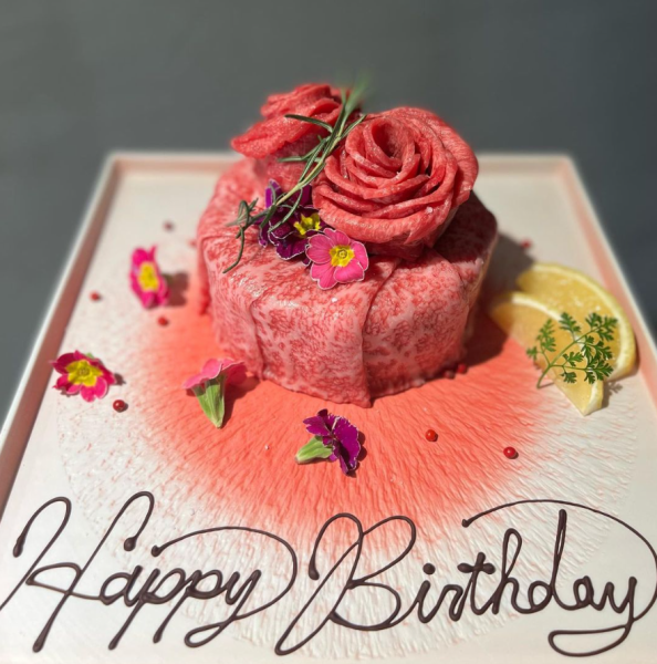 【記念日や誕生日会に最適♪】肉ケーキ