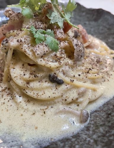 グリーンカレーのカルボナーラ