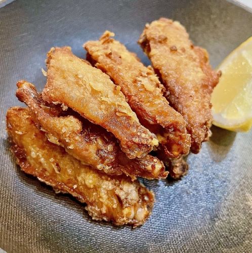 手羽中のレモングラス揚げ　1本