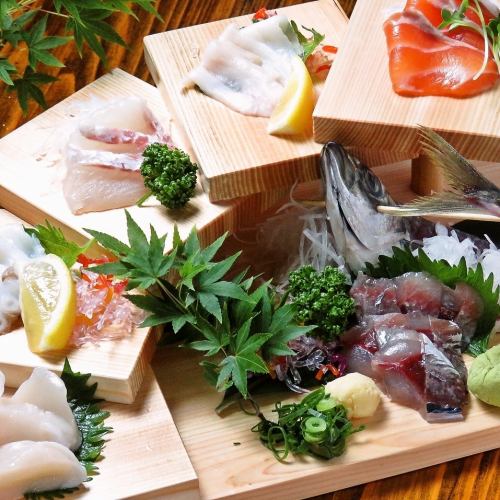 Fresh fish, meat and skewers! There are more than 100 kinds of dishes on the menu!