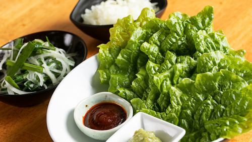 Condiments of rolled vegetables (nira salad, green onion salt, samujan, crispy wasabi)