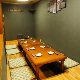 It can seat up to 6 to 10 people.Not only for company banquets but also for secondary parties