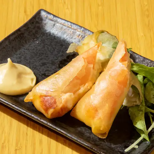 明太子とモッツァレラチーズの揚げ春巻き