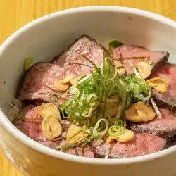 和牛のローストビーフ丼