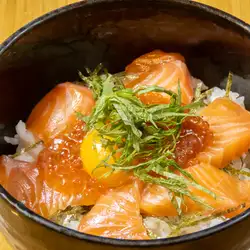 サーモンいくら丼
