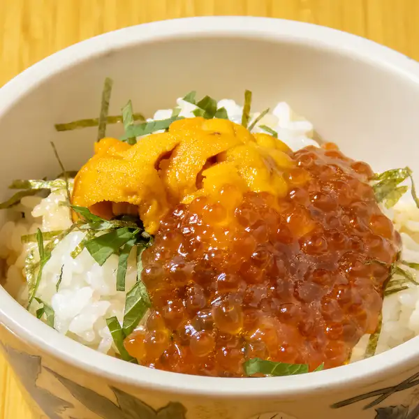 店主イチオシのこだわり料理。素材本来の濃厚な旨味が溢れ出す。「刺身」はもちろんその他創作料理も