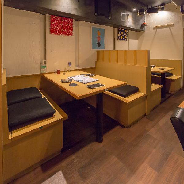 [Box seats for 2 to 4 people for drinking parties within the group] Box seats are available for 2 to 4 people to enjoy.Please use it for various occasions such as private banquets, gatherings of friends, dates, etc. ♪ Recommended for year-end parties !!