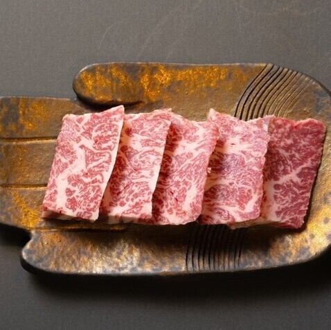 特製のつけだれで楽しむ赤身◎豊富なホルモンや新鮮焼き野菜などサイドメニューも充実