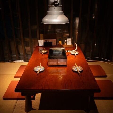 2階には落ち着いた印象のお座敷席を完備。お子様連れのファミリーも気兼ねなくお食事を楽しめます。また、忘新年会・歓送迎会など各種ご宴会も承っておりますので、ぜひ当店で思い出に残るひとときをお過ごしくださいませ♪