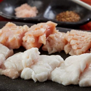 当店名物のホルモンは必食