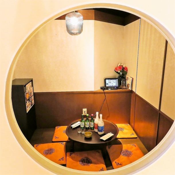 ≪Private room with tatami room≫ OK for 3 people or more!! We also recommend a private room with a tatami room that reproduces the atmosphere of a Korean home.A private space separated by a curtain.It is also recommended for girls-only gatherings ♪