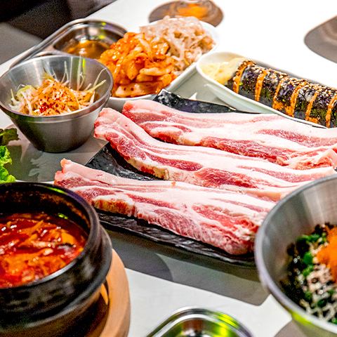 韓国料理といえば定番の【サムギョプサル×キンパ×チゲ】