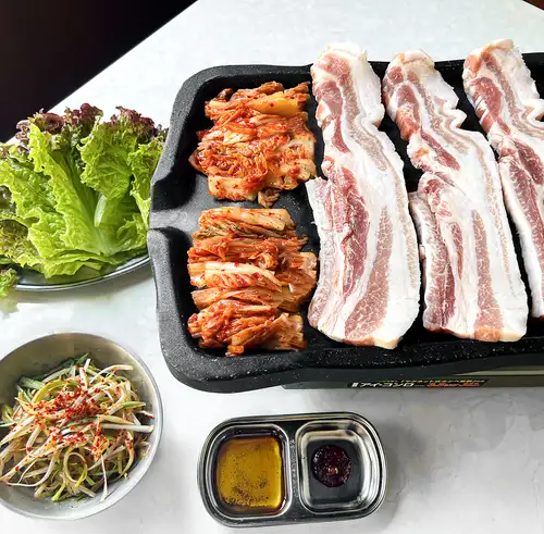 *一道经典的韩国料理* ≪厚切熟成五花肉≫ ~卷起来享用韩式烤肉~