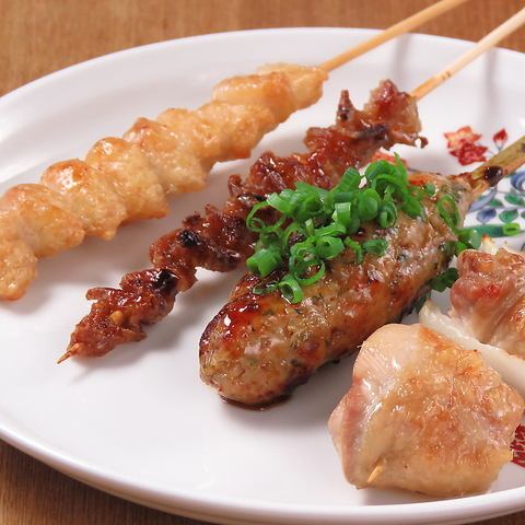 Popular NO1! Popular products from skewers to deep-fried skewers are lined up in a row.