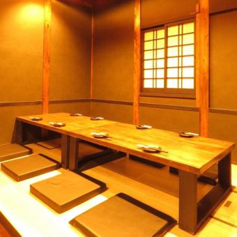為小團體提供座位。這些座椅非常適合媽媽聚會或家庭聚餐，對於有孩子的家庭來說也很安全。我們將引導您找到適合場合的座位。