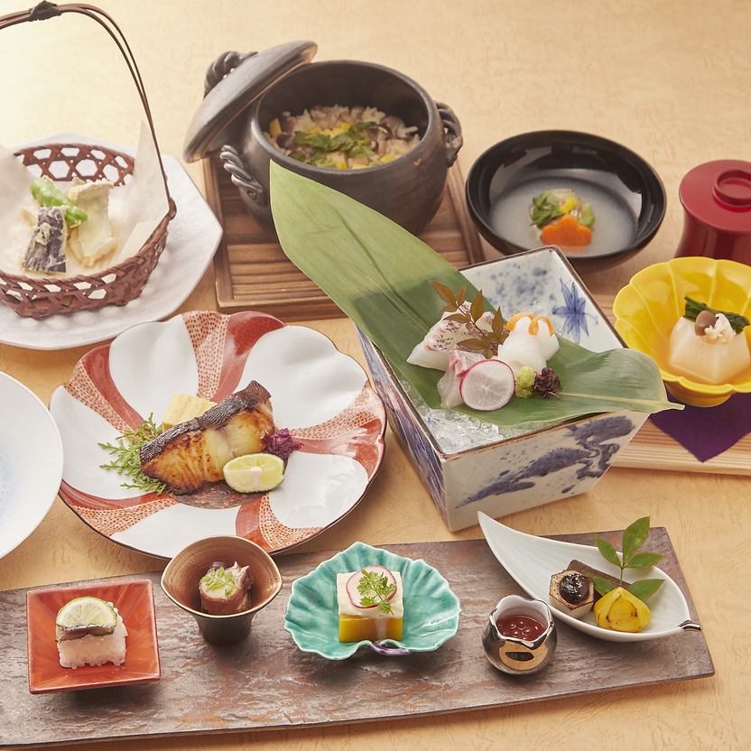 Motohachiman Station使用时令食材烹制日式料理，品尝日式气息。
