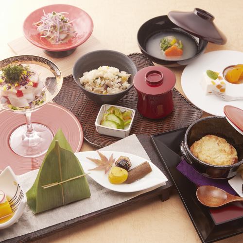 Lunch course and lunch kaiseki (reservation required) are also available.You can use it luxuriously from noon.