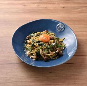 トリュフ香るホウレン草ときのこの和風パスタ