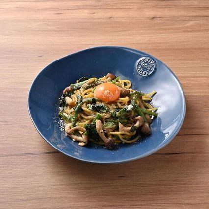 Truffle-scented spinach and mushroom Japanese-style pasta