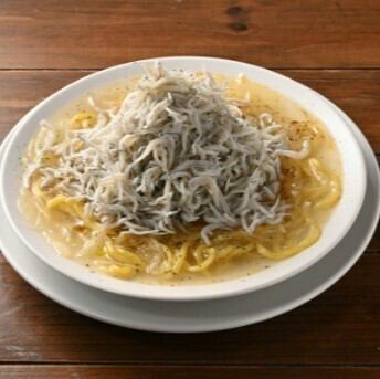[All-you-can-eat whitebait] Boiled whitebait soup peperoncino