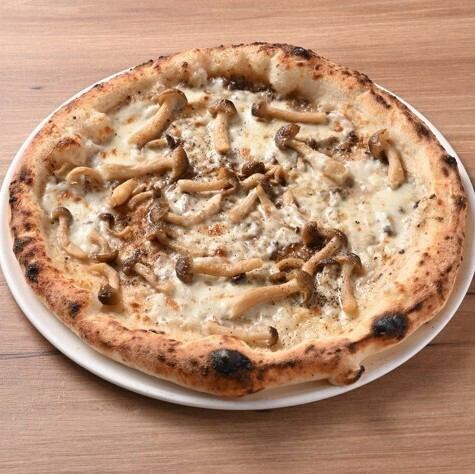 Truffle-flavored mushroom pizza