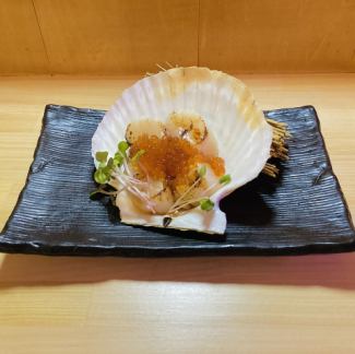 炙りホタテ いくら乗せ