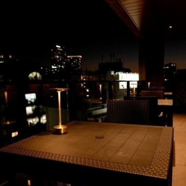 都内を一望できるテラス席♪ゆったり流れる時間の中でおくつろぎいただけます。気の置けない仲間との語り合いの場におすすめ。渋谷の喧騒から離れ、のんびりとお食事をご堪能ください。テラス席は喫煙可能です♪5名様まで対応可能なお席になります。