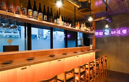 店内はワンポイントにネオンが灯る、落ち着いたおしゃれ空間★