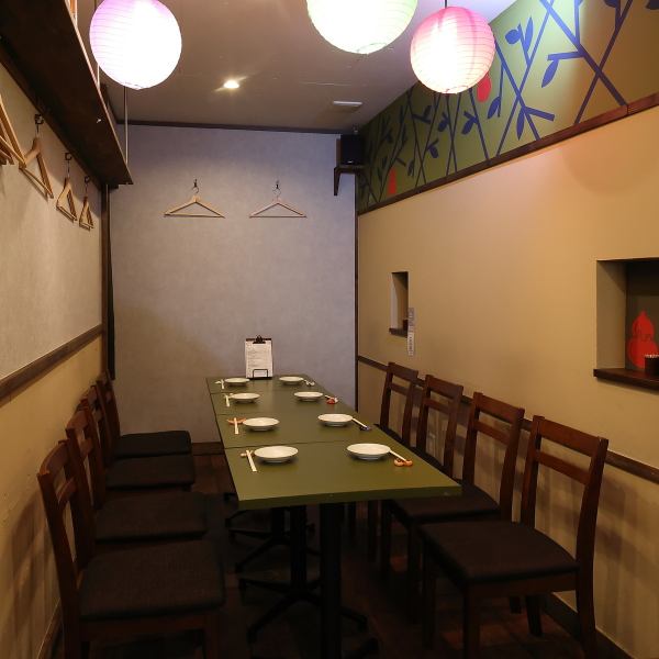 [4 tables for 4 people, also great for small drinking parties and dinner parties] There are comfortable tables at the back of the restaurant. Perfect for a small drinking or dinner party for 4 people! You can also join the tables for a large drinking party with relatives, company members, or neighborhood association members. We can also accommodate end-of-year and New Year's parties, welcoming and farewell parties, etc. Please feel free to make a reservation!