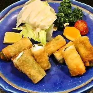 Fried spring rolls of bacon, cheese and perilla