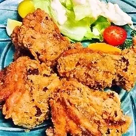 Deep fried chicken thighs 250 yen each (minimum 3)