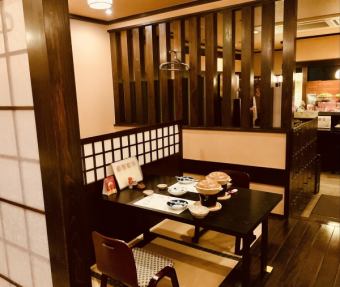 2名様から6名様位のお座敷が色々ございます。お部屋は個室風になっておりまして、障子と衝立で仕切っております。