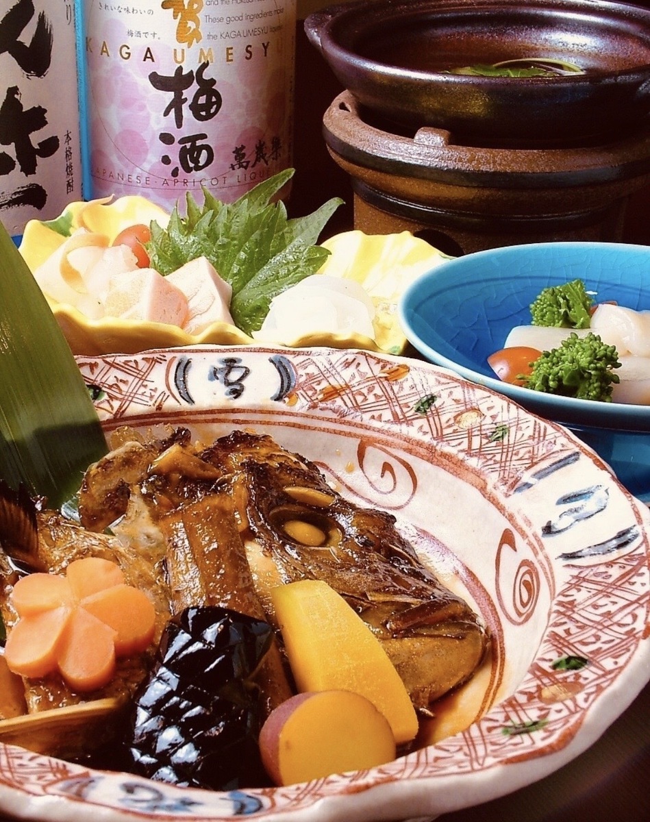 甘辛く炊いた鯛のあら炊きは絶品です♪