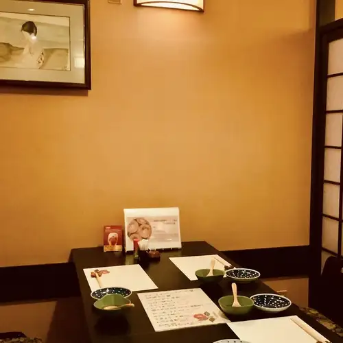 大人の方8名様から11名様までの個室がございます。