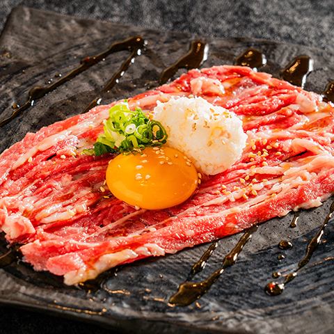 <Meat Sushi> We offer a variety of delicious meat dishes that overflow with the flavor of meat.