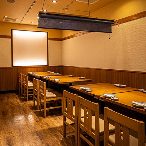 We have completely private rooms that can be used by small to large groups! Our modern Japanese private rooms with a calm atmosphere are perfect not only for drinking parties and banquets, but also for entertaining, girls' nights out, birthdays, and anniversaries! Feel free to bring your friends and family with you!Enjoy your party in a completely private room without worrying about your surroundings!