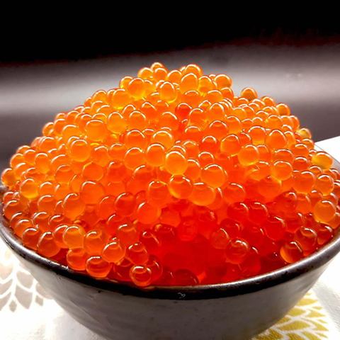 <Hokkaido salmon roe> Goes great with alcohol, and one bite will give you a sense of happiness.