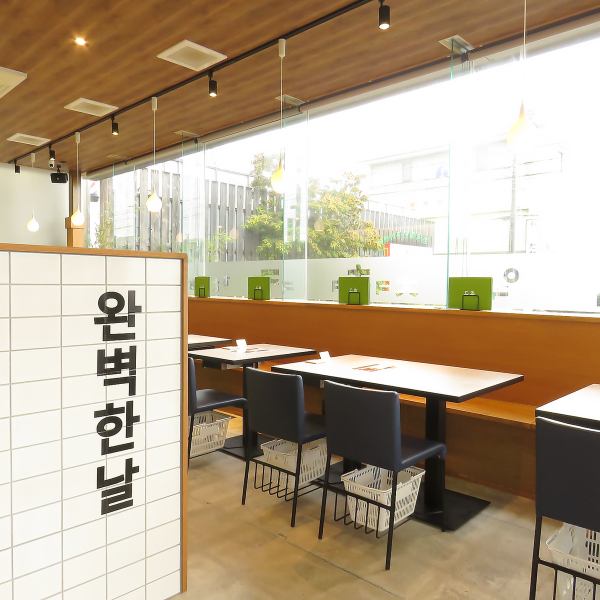 内装がお洒落な当店は、友人との食事の他に、デートや女子会にも最適な場所です♪美味しい韓国料理を心ゆくまで堪能できるのも魅力的◎※混雑時はお席が時間制になります（ランチ90分、ディナー120分）※駐車場の台数に限りがありますのでなるべく乗り合わせでお願いします。