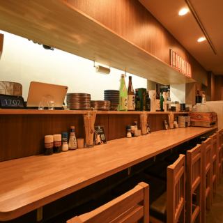 お仕事帰りや自分時間に最適な全6席のカウンター席をご用意！調理風景を眺めながら、店主との会話や、心ゆくまで料理とお酒を堪能できる「ちょい飲み」にぴったりの特等席です♪お一人様大歓迎！