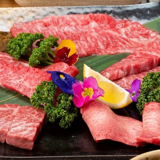 [Lunch] No. 1 in popularity! 5 types of luxurious Yonezawa beef + free refills of rice and soup, salad and dessert included