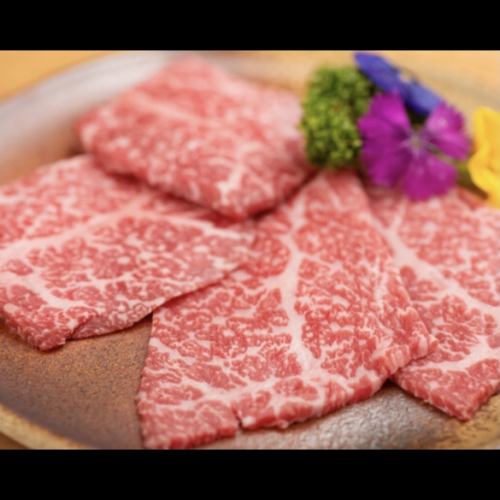 焼肉屋のロース「モモ肉使用」