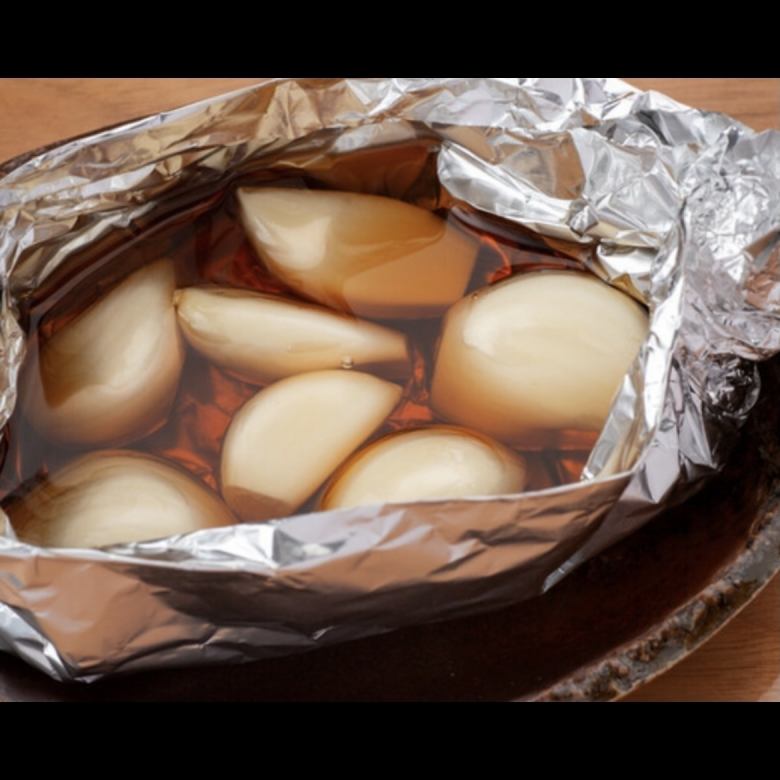 Grilled garlic in foil