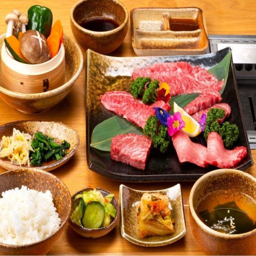 [Birthday/Anniversary Yakiniku Lunch] Assortment of 5 types of Yonezawa beef + free refills of rice and soup + special plate included